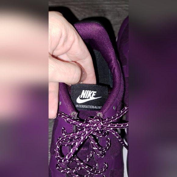 Nike Internationalist in burgendy, women's size 7 - Picture 4 of 7